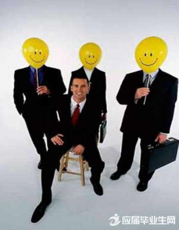 等车姿势透露职场心理