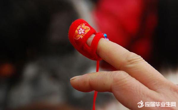 测测你如何对待曾经给你穿小鞋的人