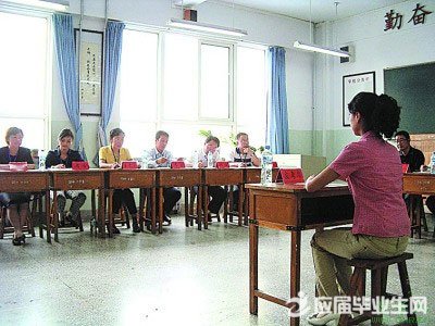 ���Ա�����������̬